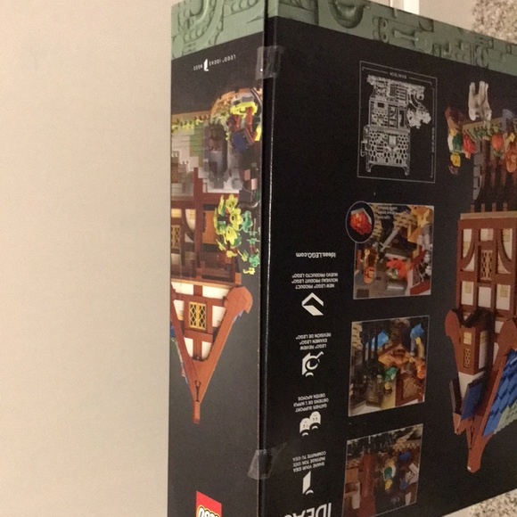 New in box LEGO® Ideas 21325 Medieval Blacksmith - Picture 10 of 12